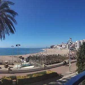 beachfront-apartment-with-private-parking.catalonia-hotels.com/